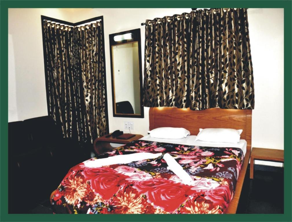 Hotel Shradha Saburi Palace Shirdi Habitación foto